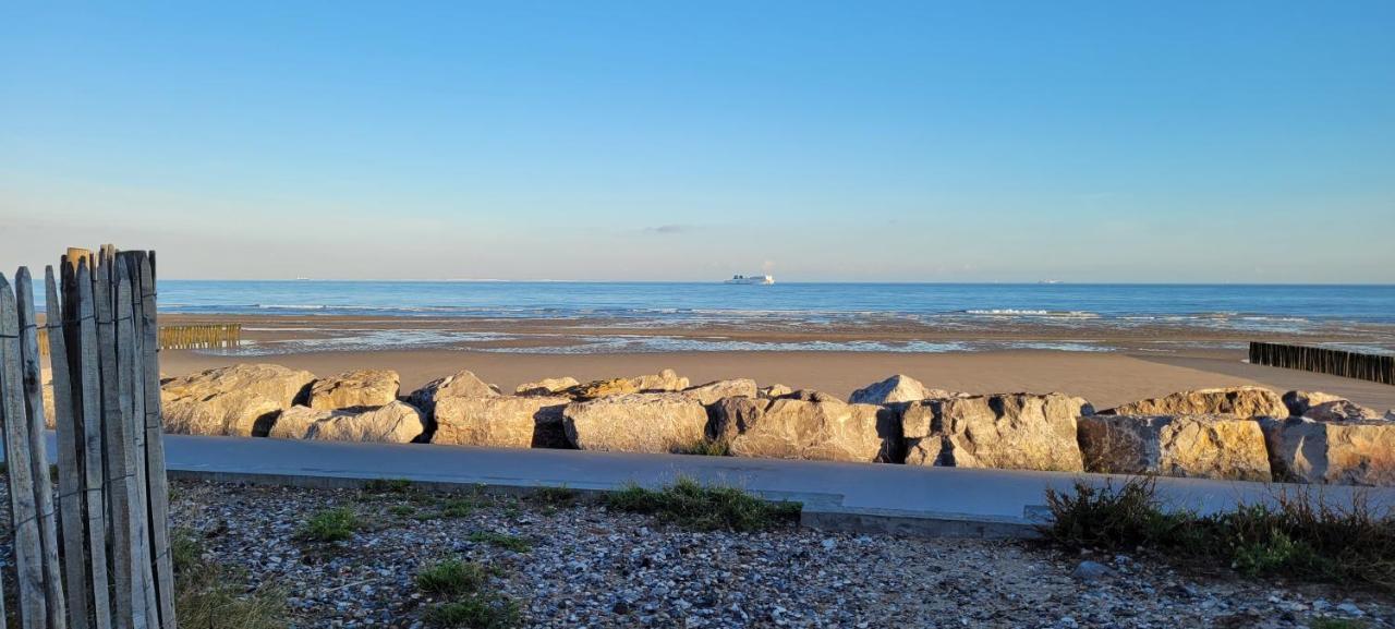 "La Cabane Du Sentier", Logement Original En Bois Et Sur Pilotis Avec Beau Jardin Et Tres Proche De La Mer Sangatte Eksteriør bilde